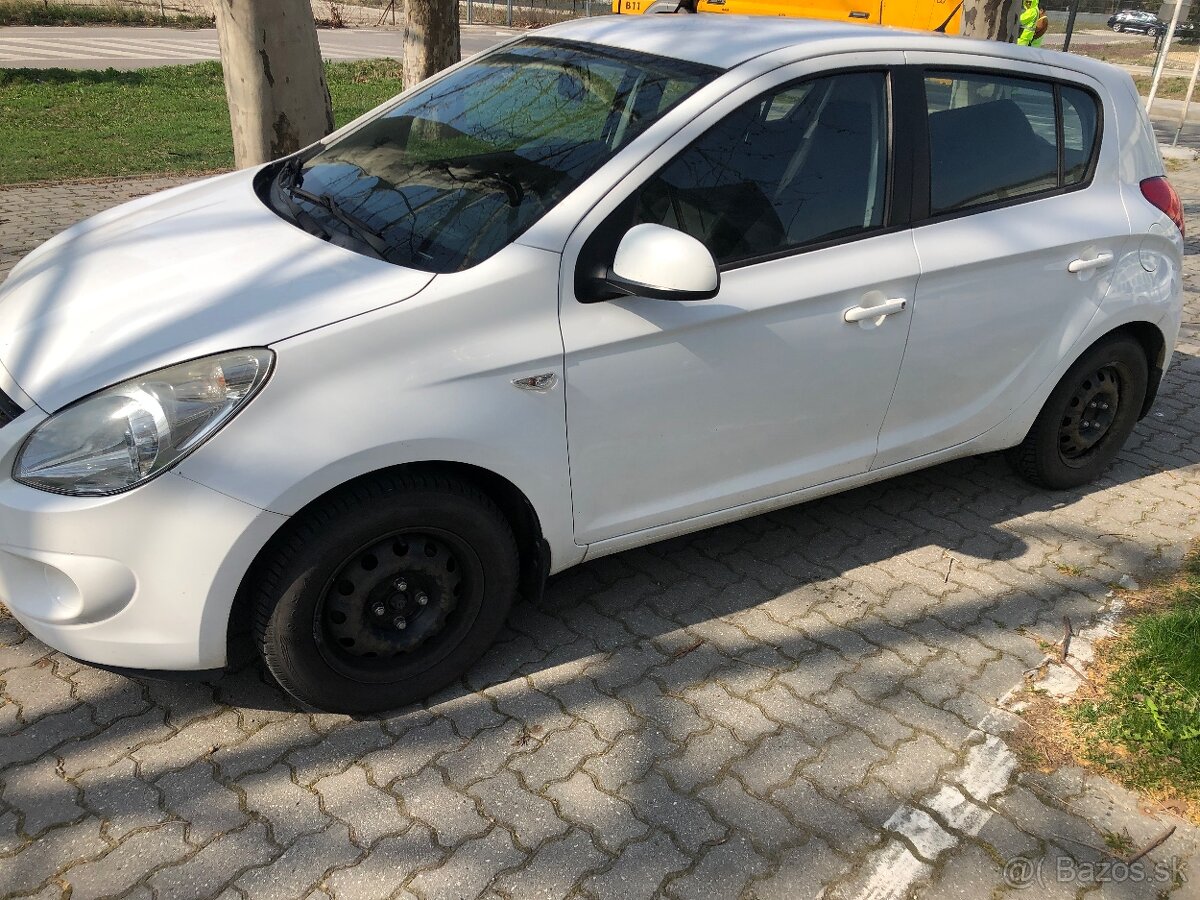 Hyudai i 20 2012 - 3