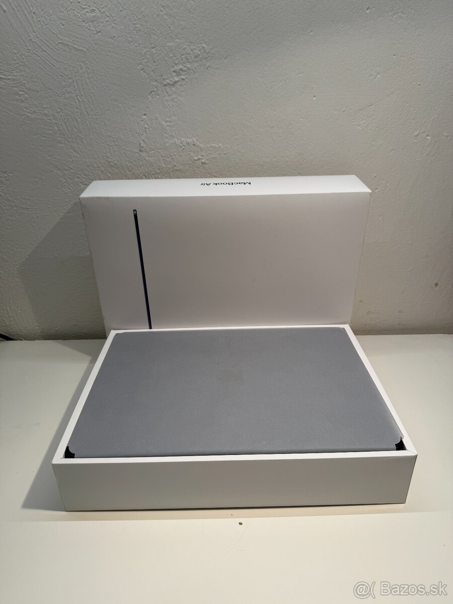Macbook Air 2025 24RAM 512GB SSD - BLACK - 3