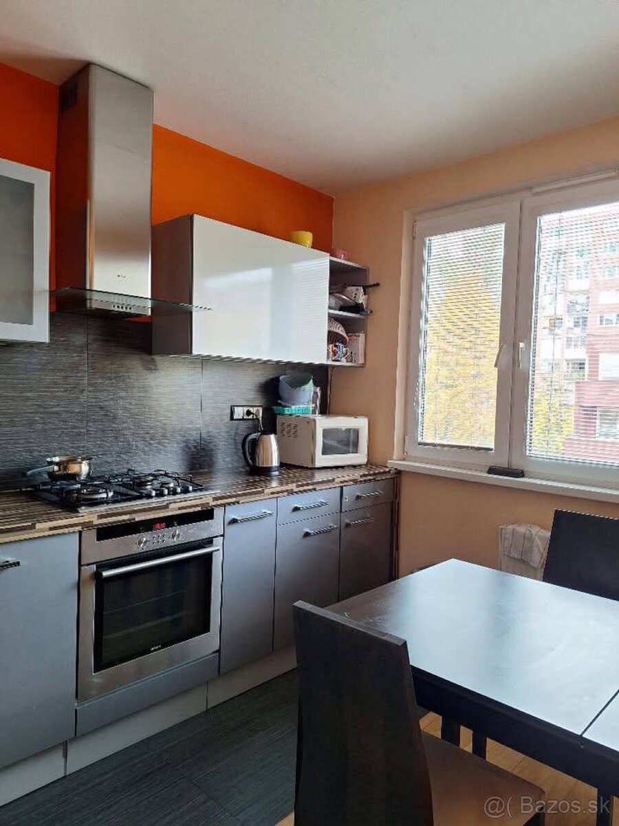 Prenajom izby v 3i byte - 3