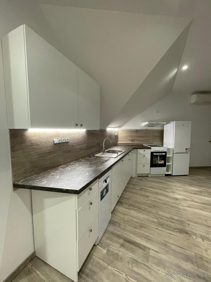 Prenájom 3.-izb.byt v centre Senca - 3