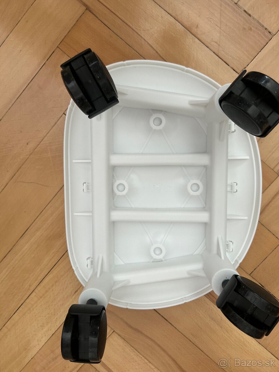 Úplne nová mala stolička na kolieskach - 3