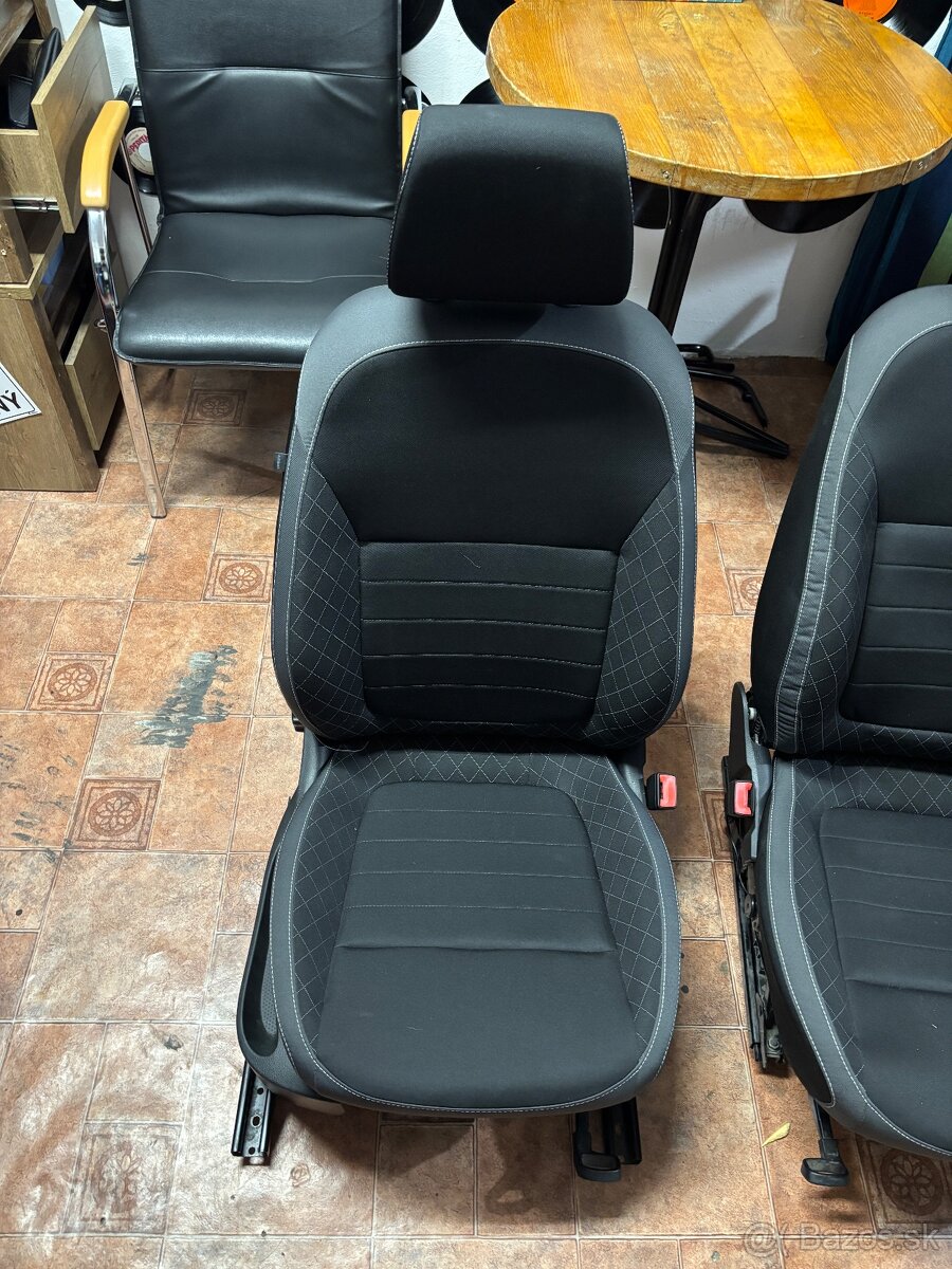 Skoda Fabia Mk3 predne sedadlá - 3