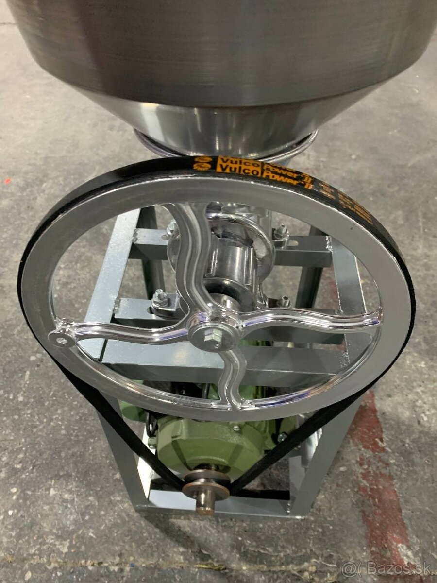 Mlynček na maso elektrické - 3