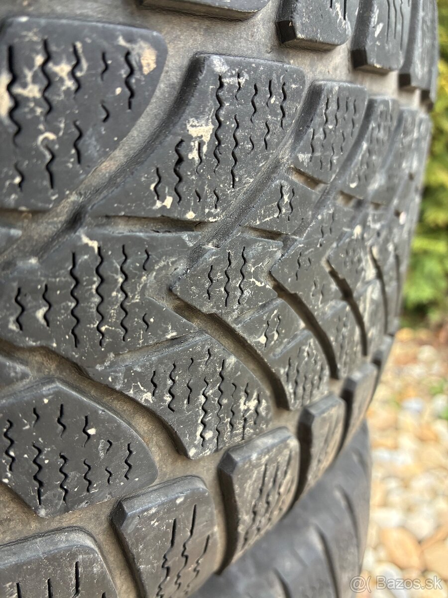 Predám zimné gumy 225/55 r17 - 3