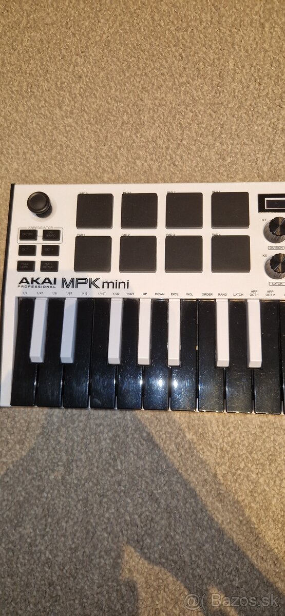 Akai MPK Mini MK3 (black/white) - 3