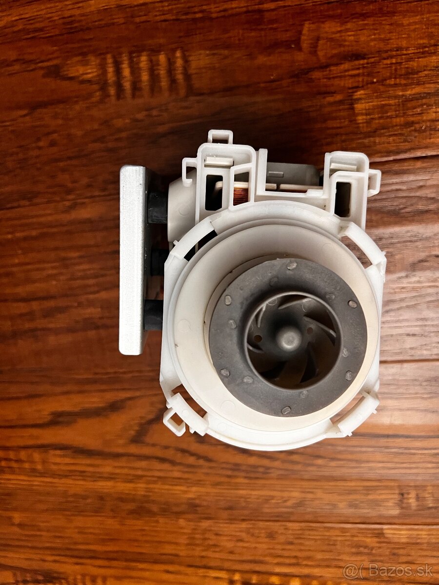 Predám obehové čerpadlo umývačky riadu Whirlpool ADG 7665 - 3