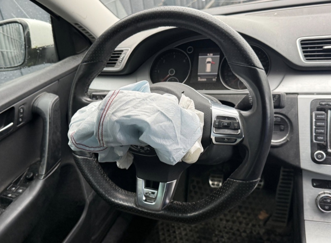 Vw Passat b7 2,0 tdi R-LINE - 3