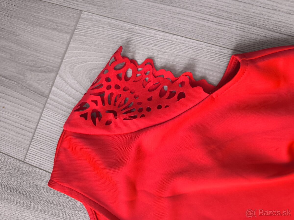 Červené šaty s lemovanim - 3