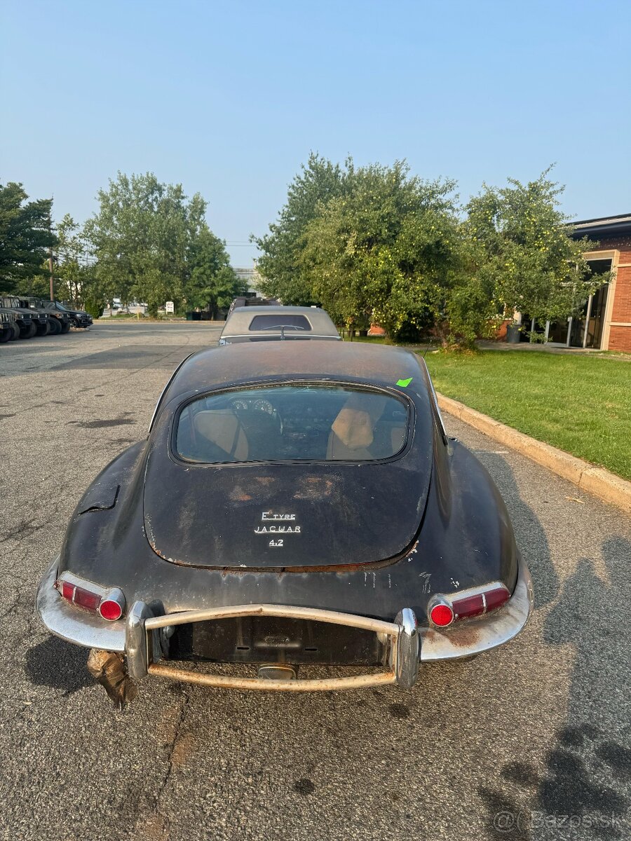 Jaguar E-Type xke 4.2 Coupe Manual - 3