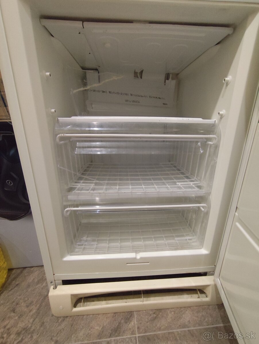 Predám chladničku s mrazničkou, Zanussi - 3