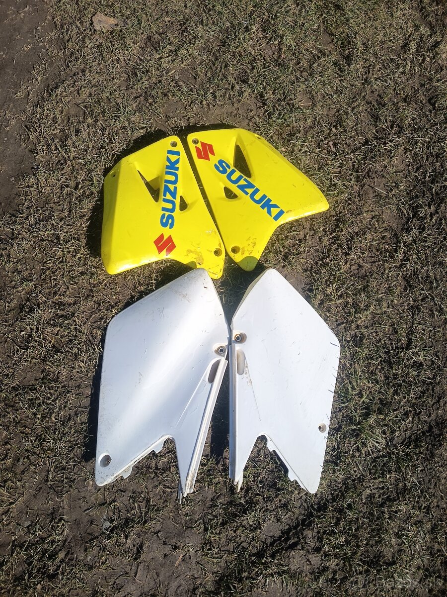 Suzuki rm 250 plasty - 3