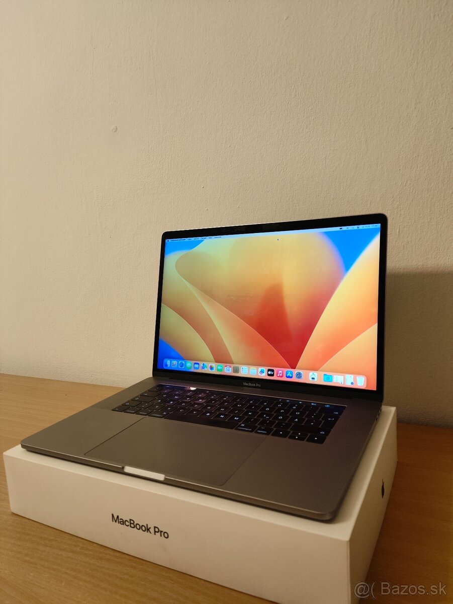 MacBook Pro 15 2017 | i7 • 16GB • 1TB SSD - 3
