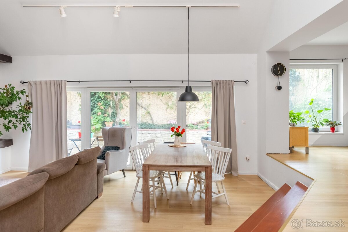 Predaj jedinečného rodinného domu v srdci Trnavy – za histor - 3