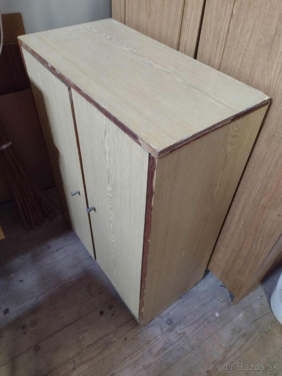 Drevená policová skrinka - 3