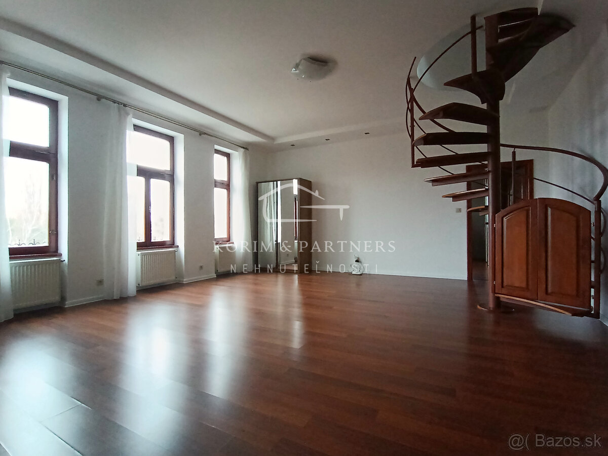 Výnimočný trojizbový apartmán v samotnom srdci Komárna - 3