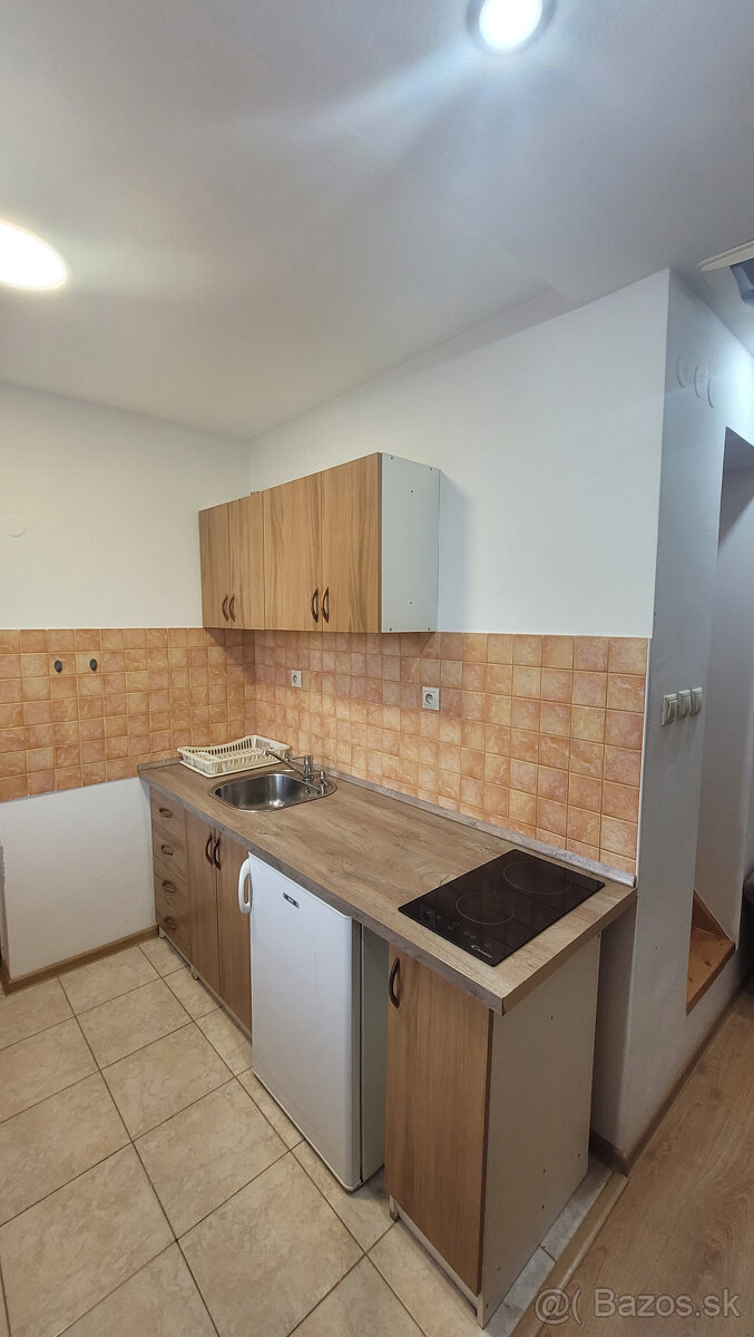 Garsónka - mestská časť D.Moštenec - 3