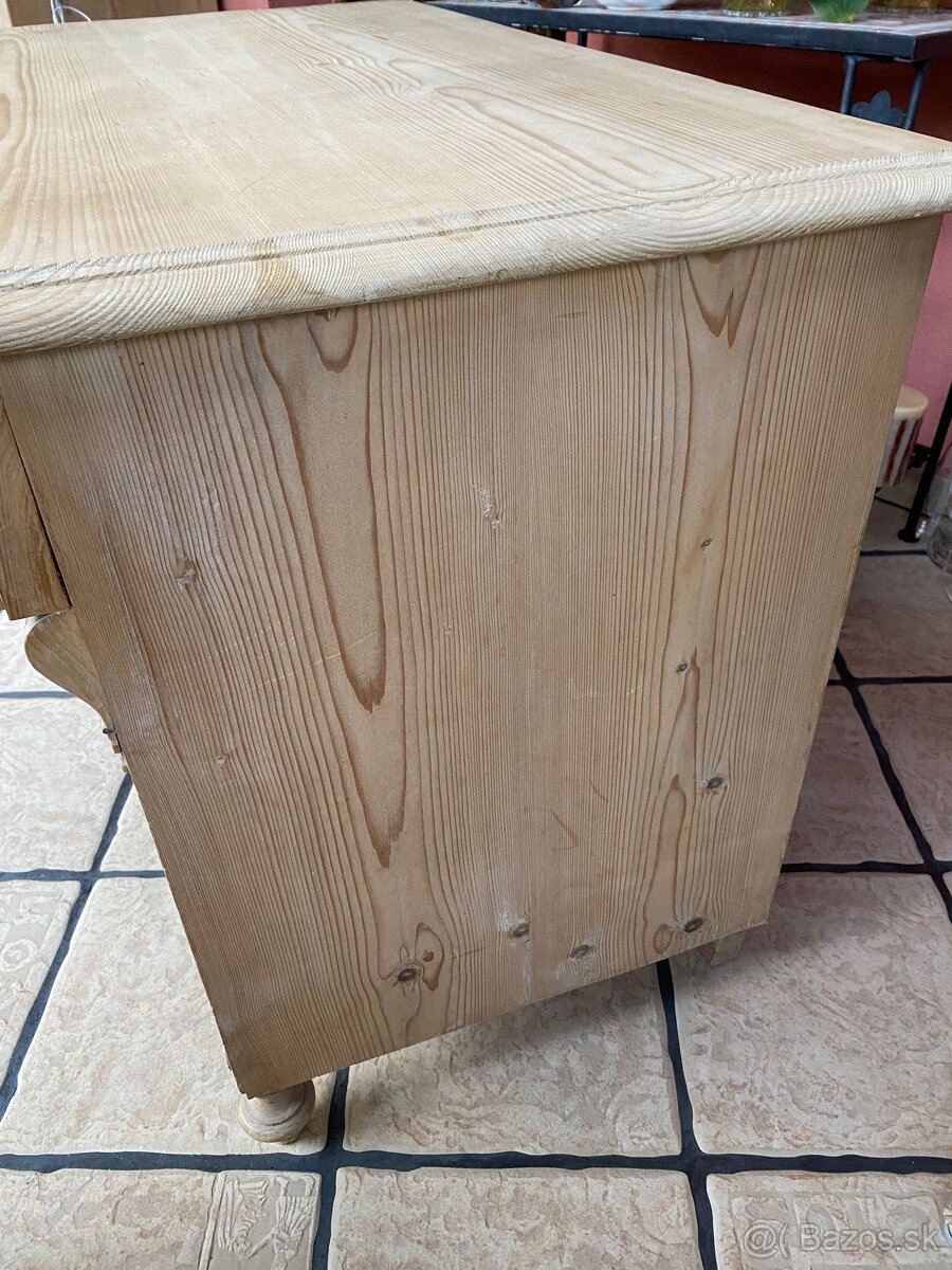 Starý starožitný stolík - 3