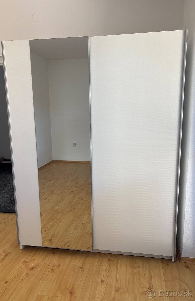 Šatníkova skriňa - 3