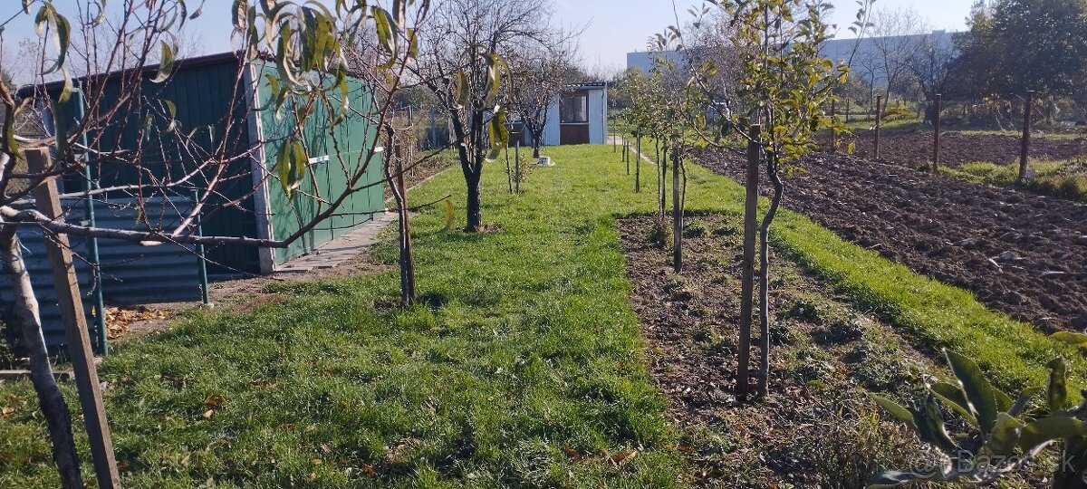 Pozemok s chatkou - 3