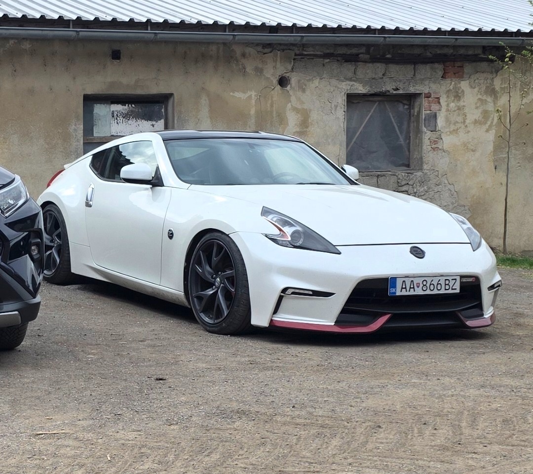 Nissan 370Z - 3
