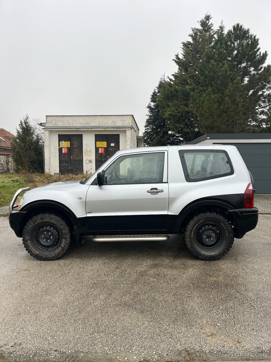 Mitsubishi Pajero - 3