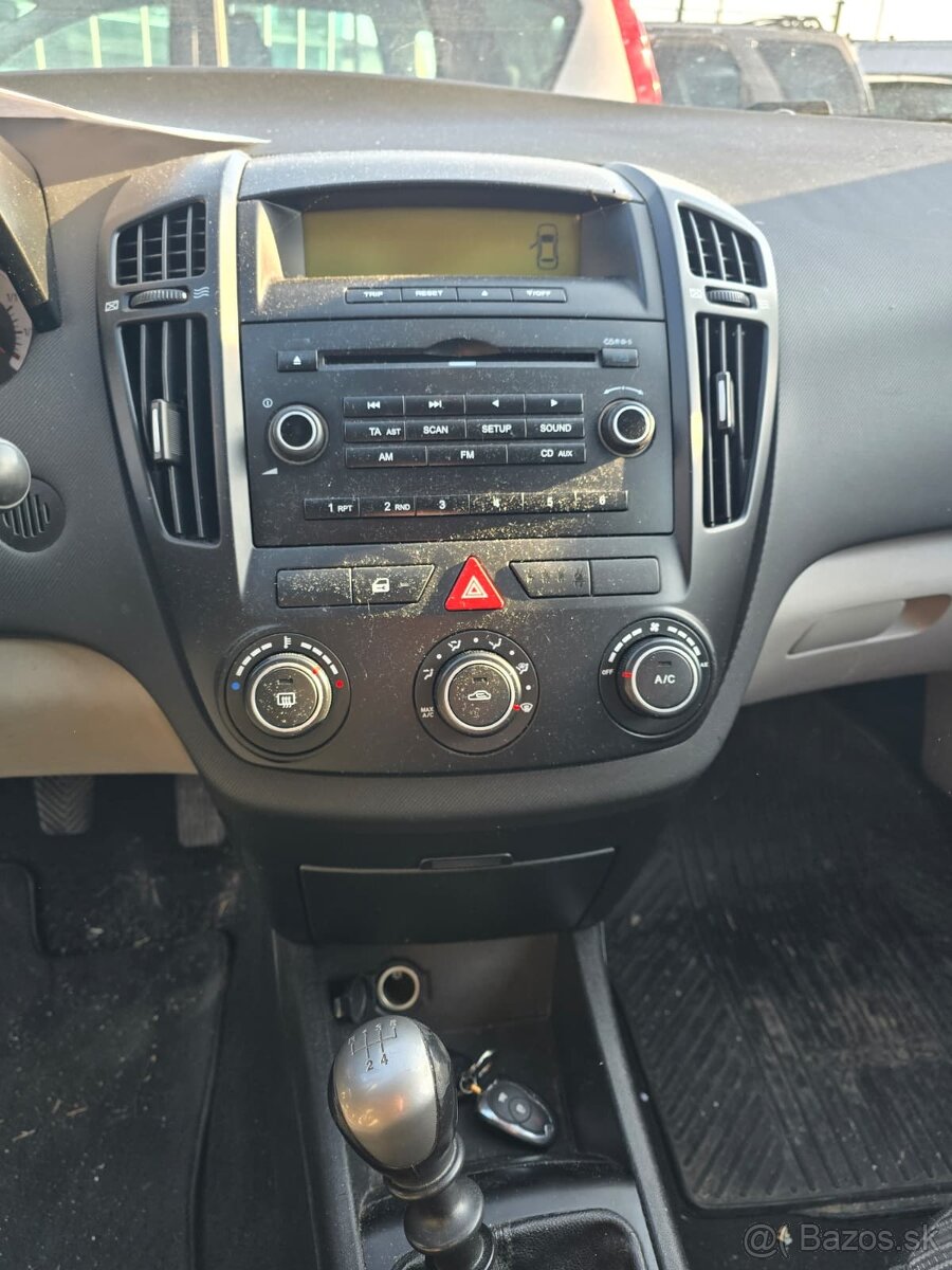 Kia Cee´d 1.6i SK ŠPZ 12.mes.záruka - 3