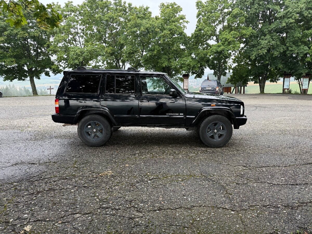 Jeep Cherokee XJ 4.0 1998 LIMITED - predam/ vymením