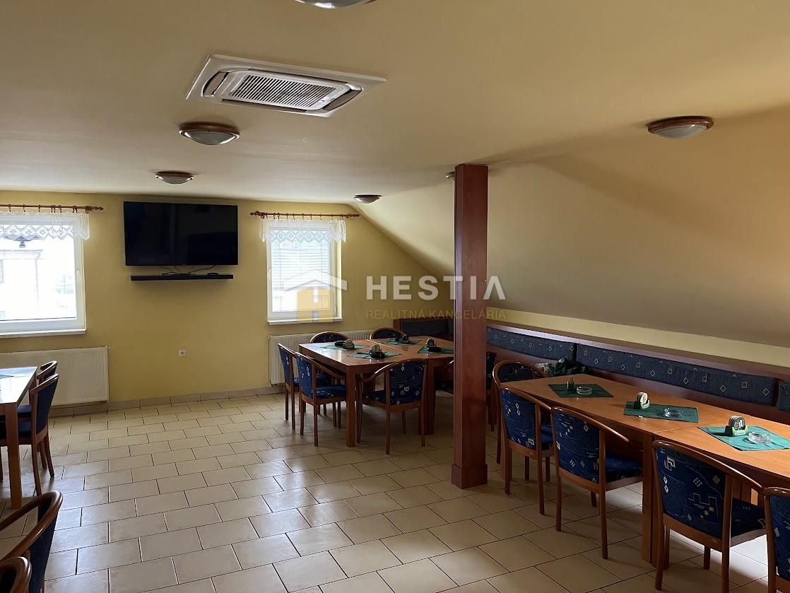 NA PREDAJ zabehnutá cukráreň/kaviareň s bytom, Čáry - 3