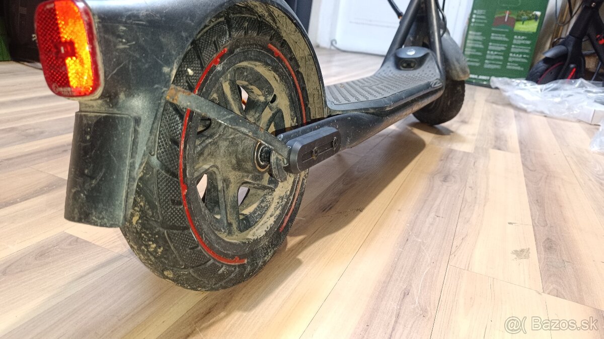 Elektrická kolobežka Ninebot F40 - 3