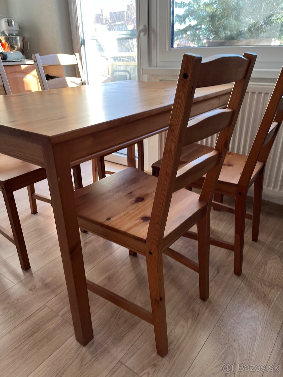 Stôl so stoličkami - 3