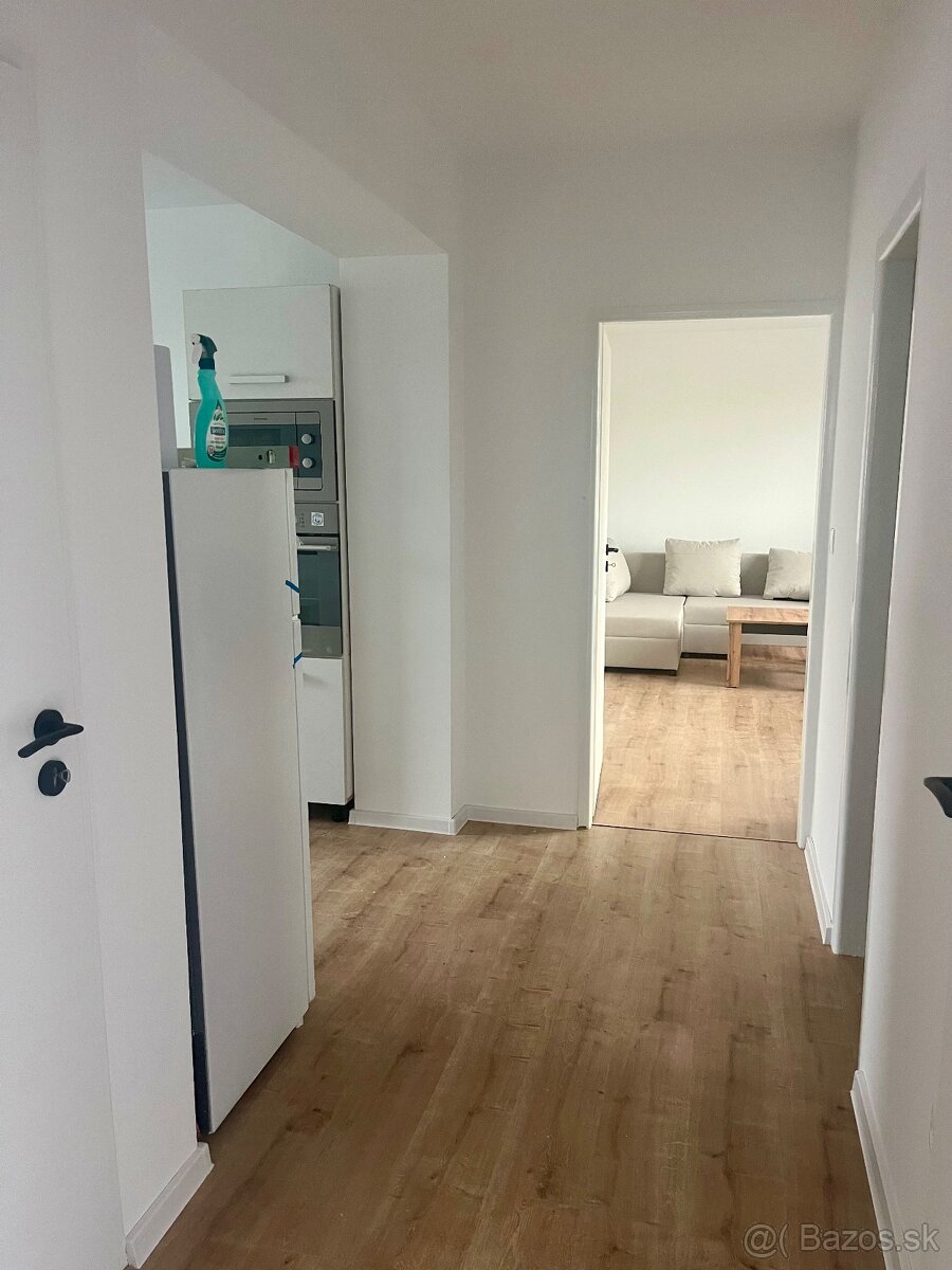 prenájom – 3 izbový byt v Seredi - 3