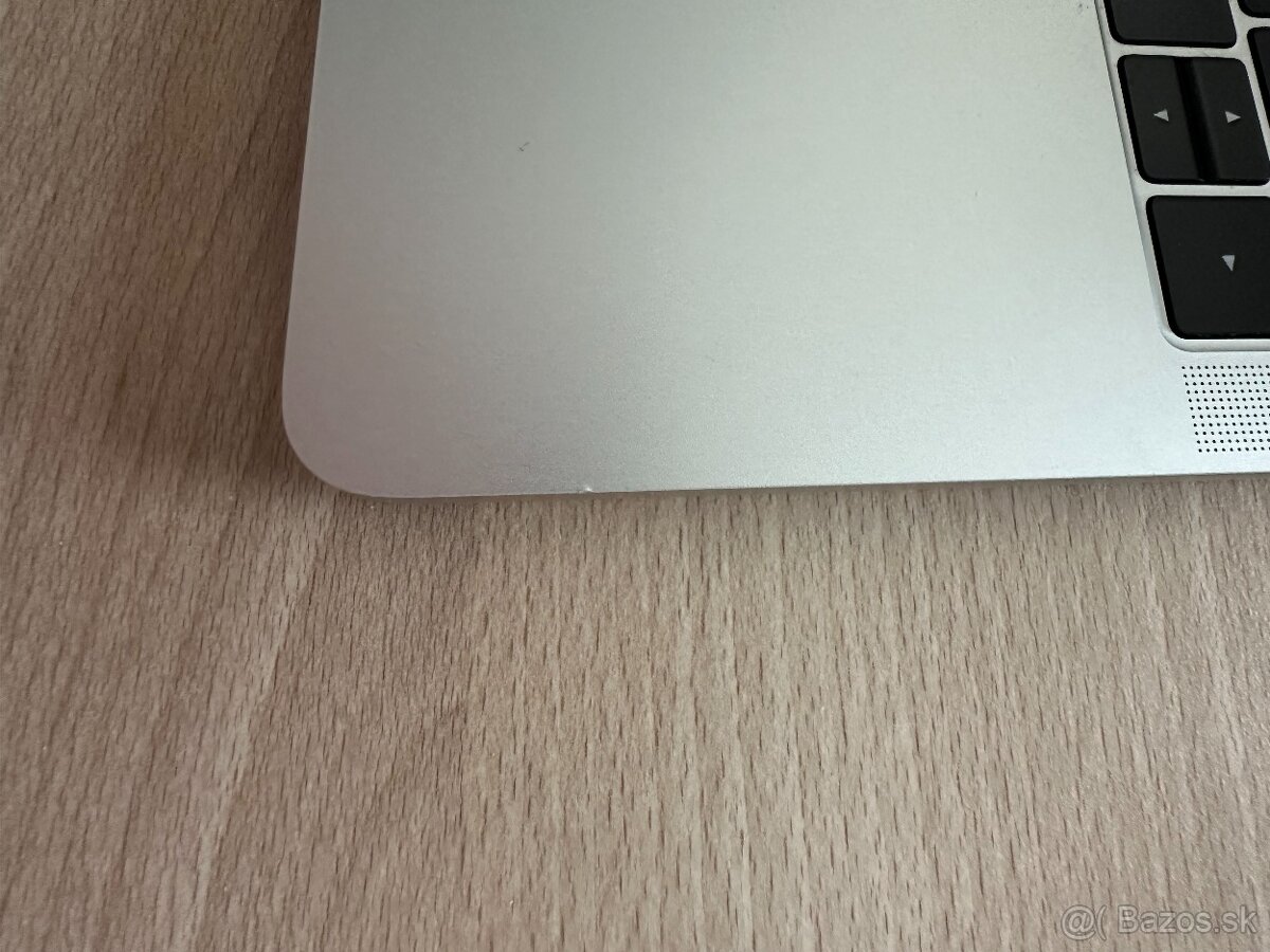 Macbook Pro 13” (2017) | i5 | 8 GB RAM | 128 GB SSD - 3