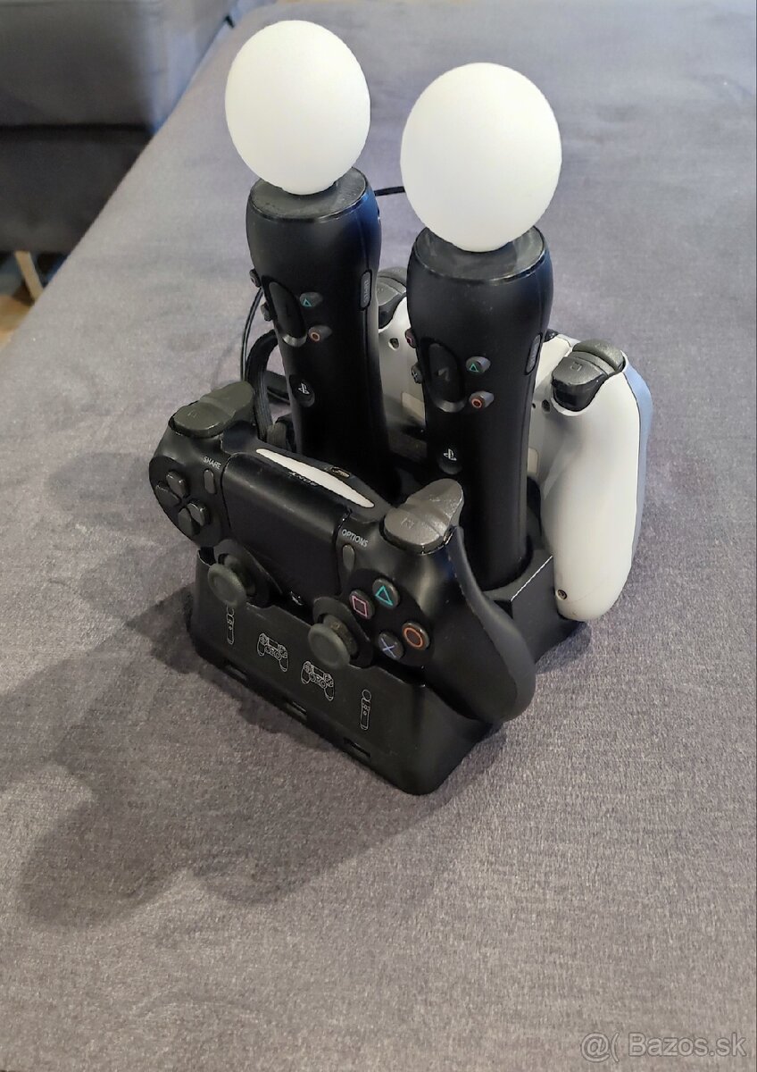 PS4 + 2x dualshock + 2x move + stojan - 3