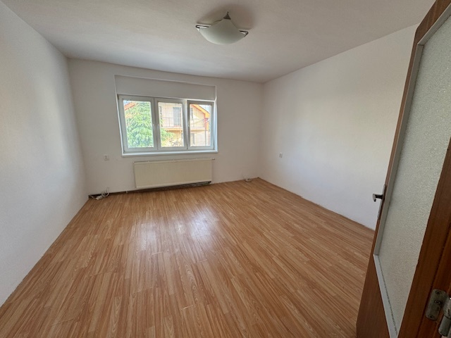 PREDAJ - dvojgeneračný rodinný dom SEREĎ - 3