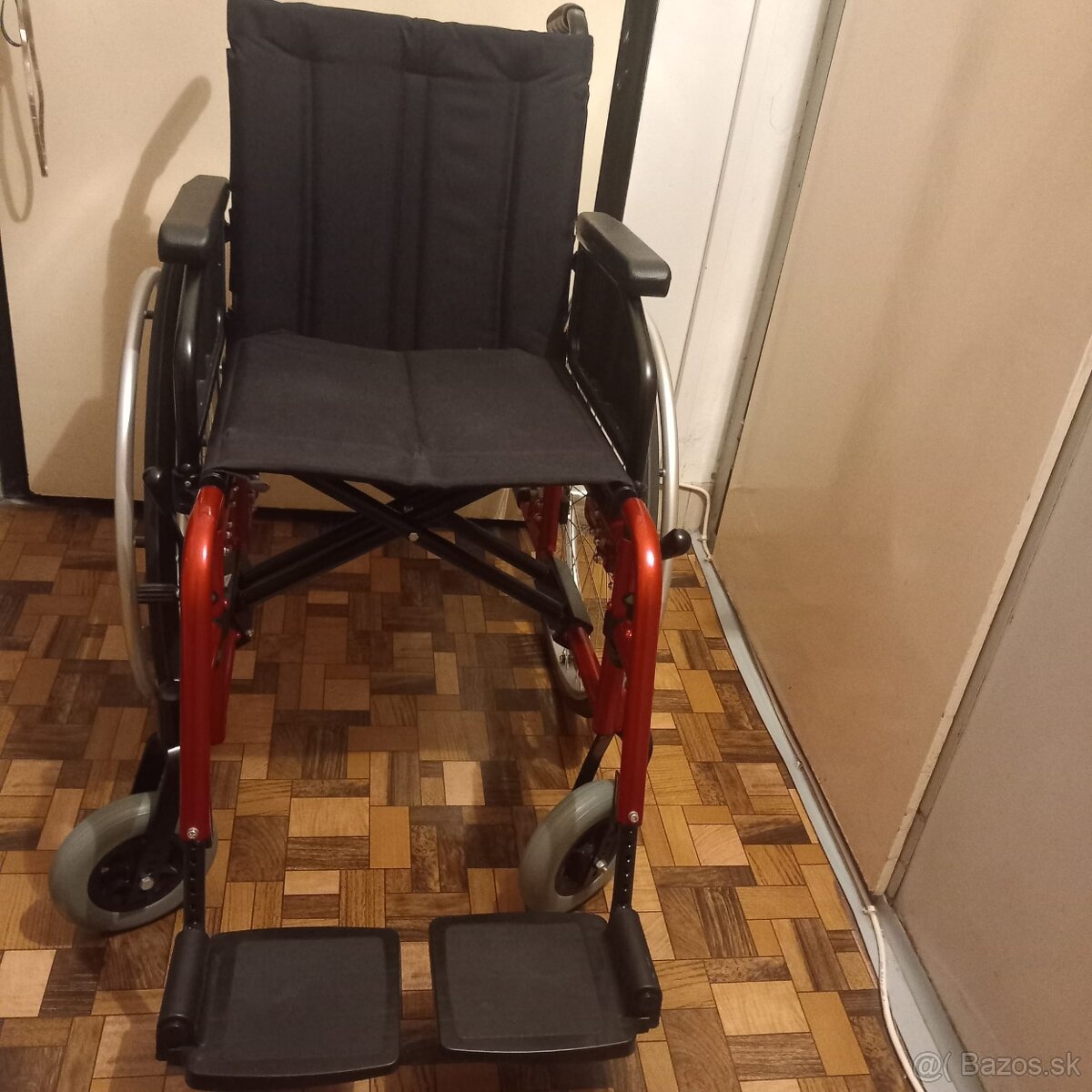 Predám nový skladaci invalidny vozik. Plné kolesá. - 3