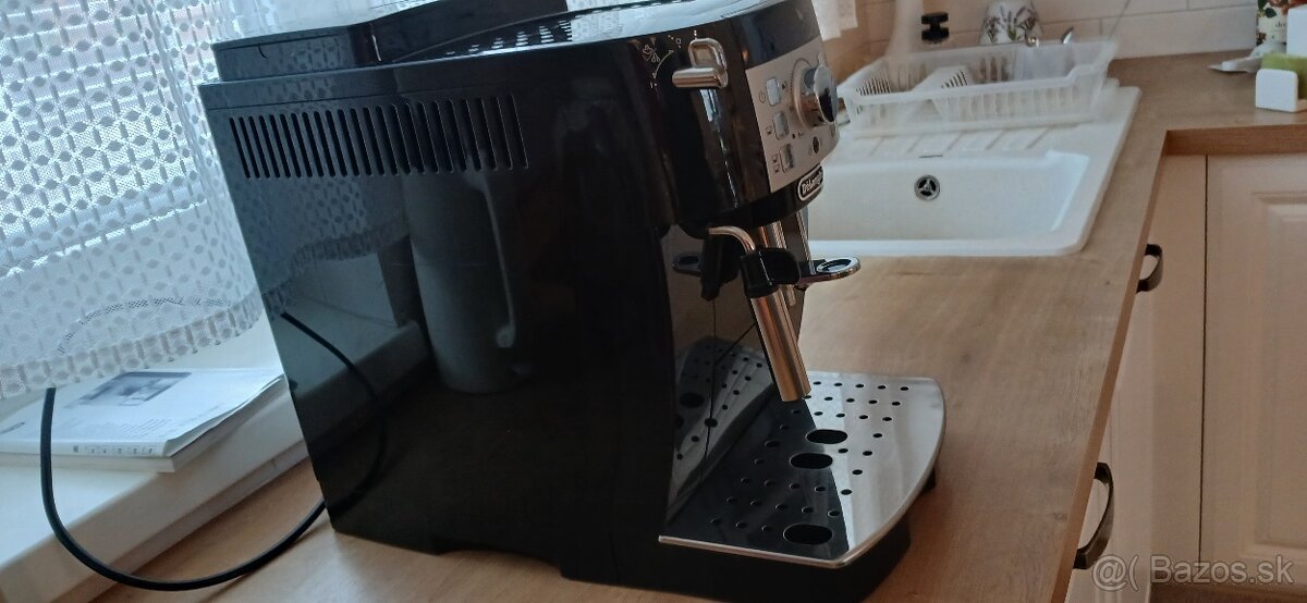 Automatický kávovar De'Longhi Magnifica S Ecam 22.112 B čie - 3