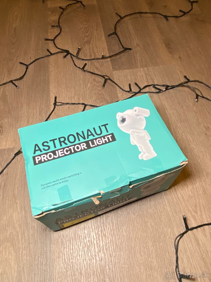 Astronaut projektor – nočné svetlo s Bluetooth - 3
