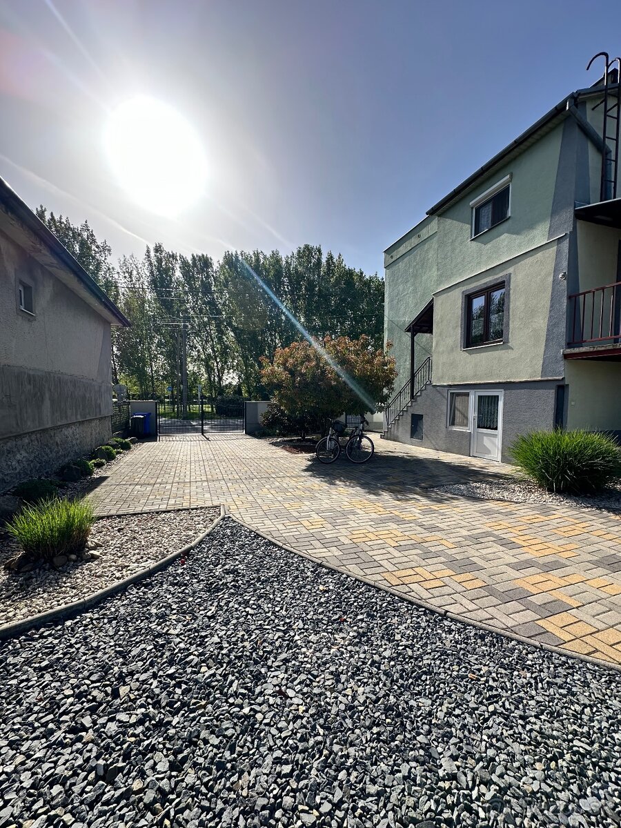 Rodinny dom s pozemkou v Okoci - 3