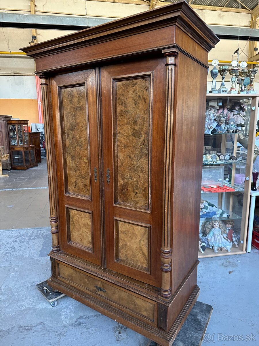 Starožitná policová skriňa - 3