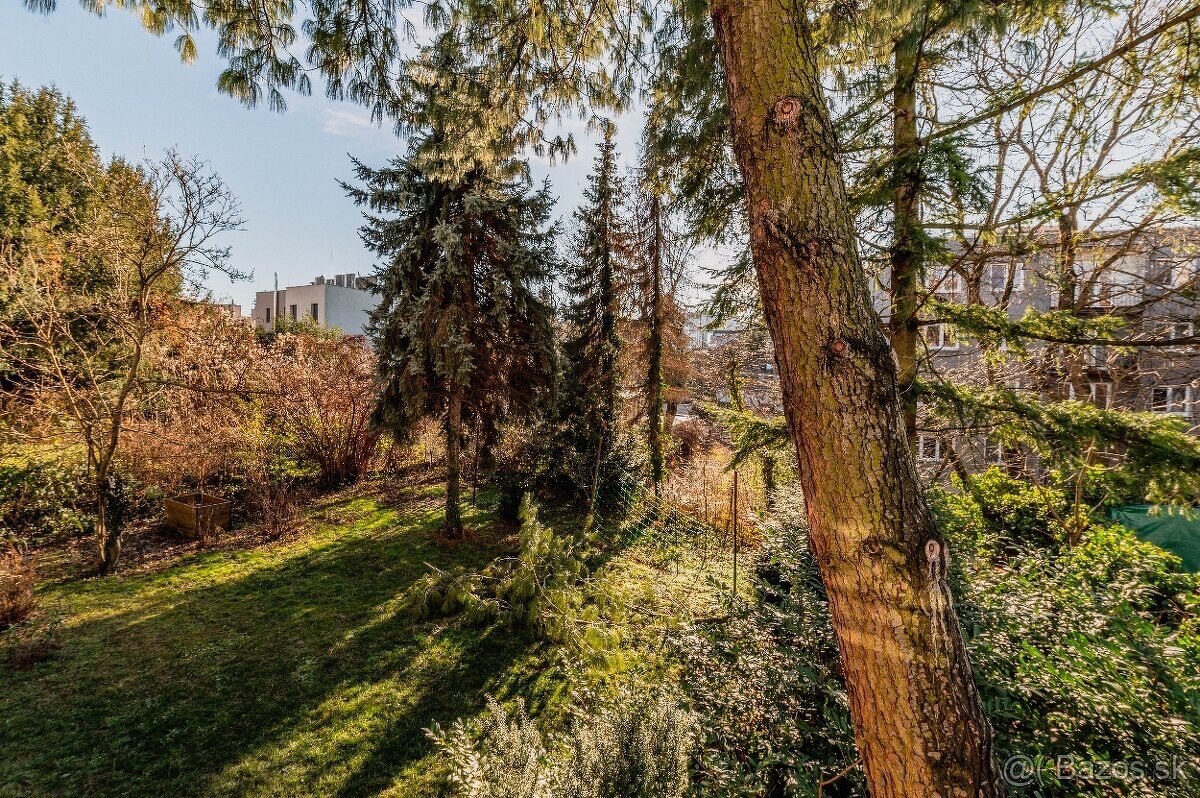 Dvojpodlažný dom Na Hradnom Kopci s dvojgarážou Staré Mesto - 3