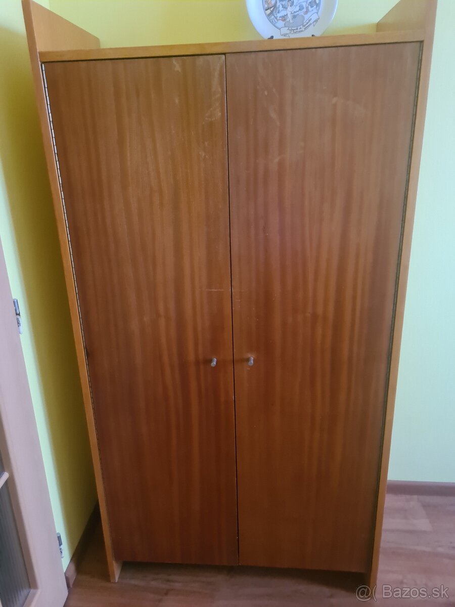 skriňa + police + skrinky - 3