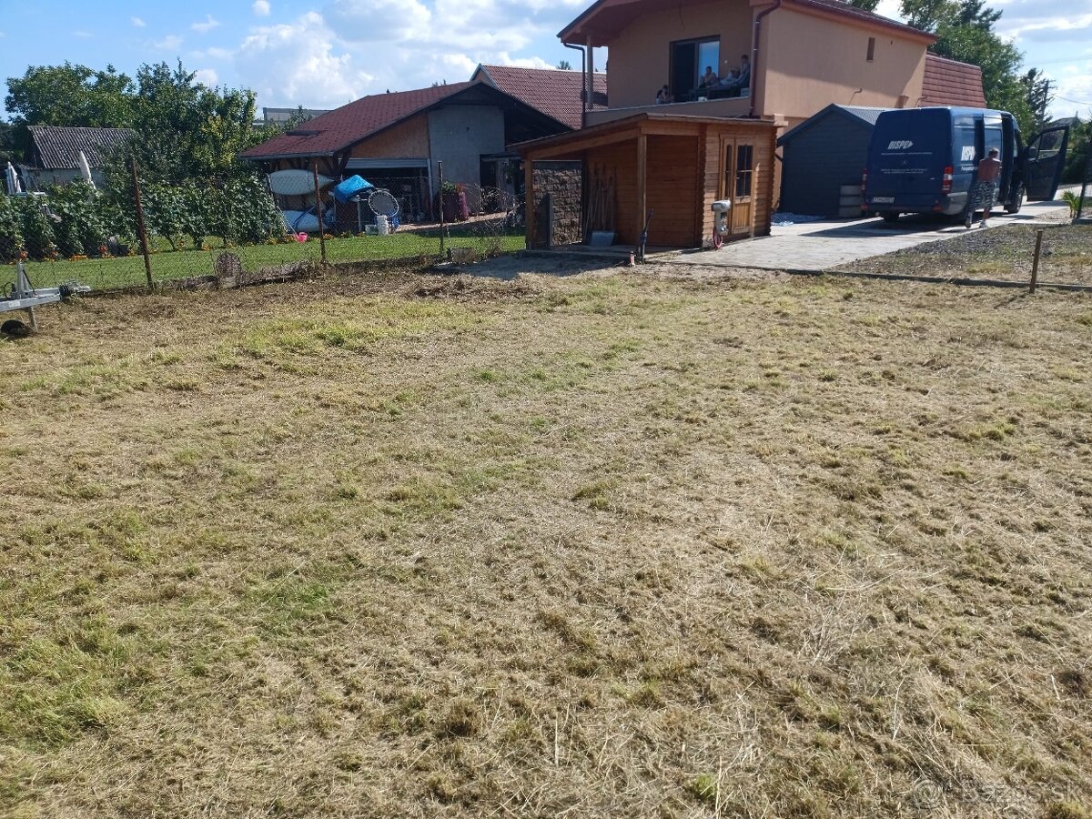 Krásny slnečný pozemok v intraviláne obce Veľký Biel - 3