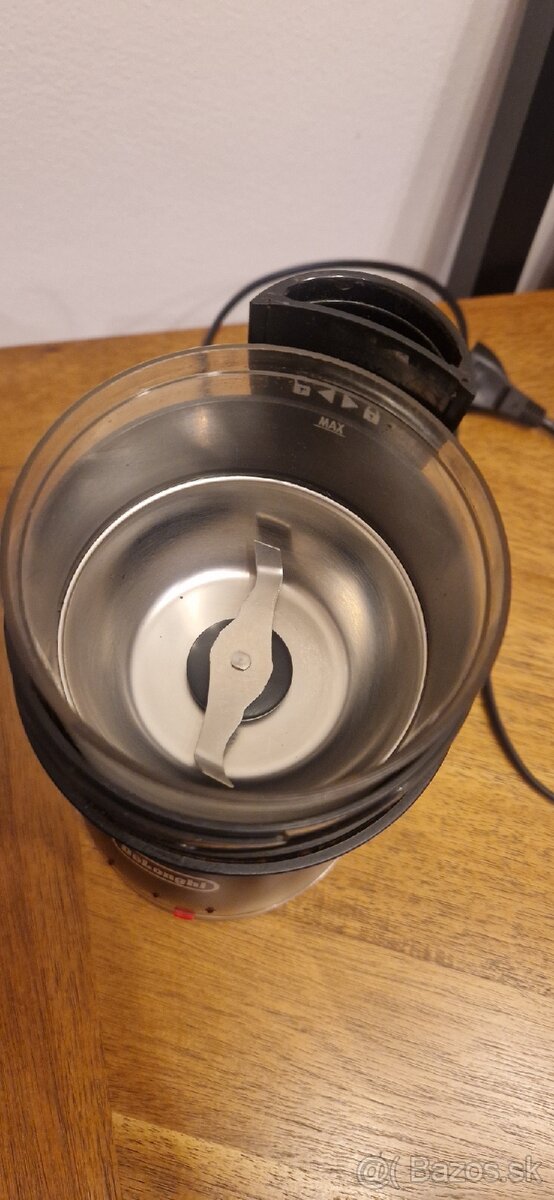 Mlynček na kávu Delonghi - 3