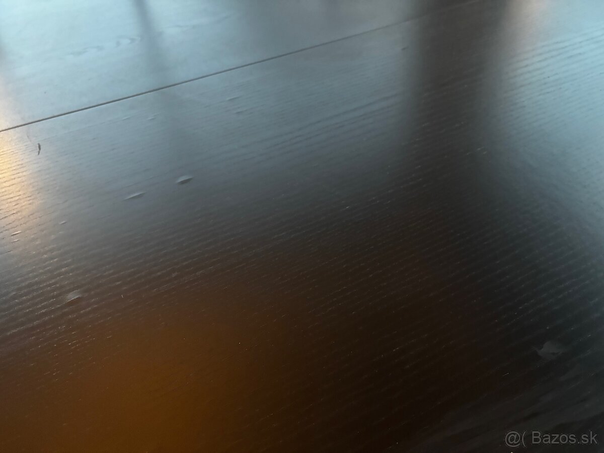 Jedalensky stol so stolickami - 3