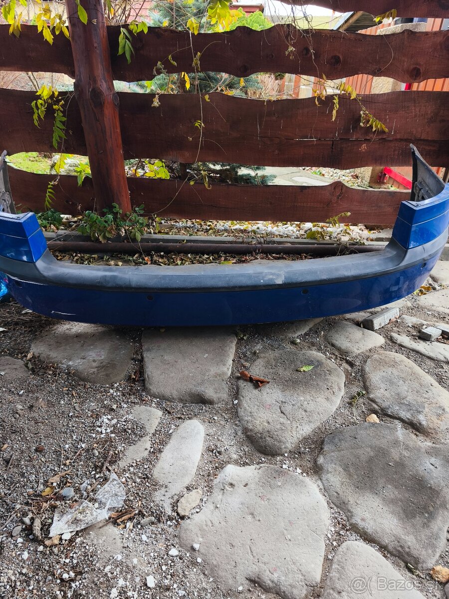 Predám zadný nárazník +ľavé zadné svetlo. - 3