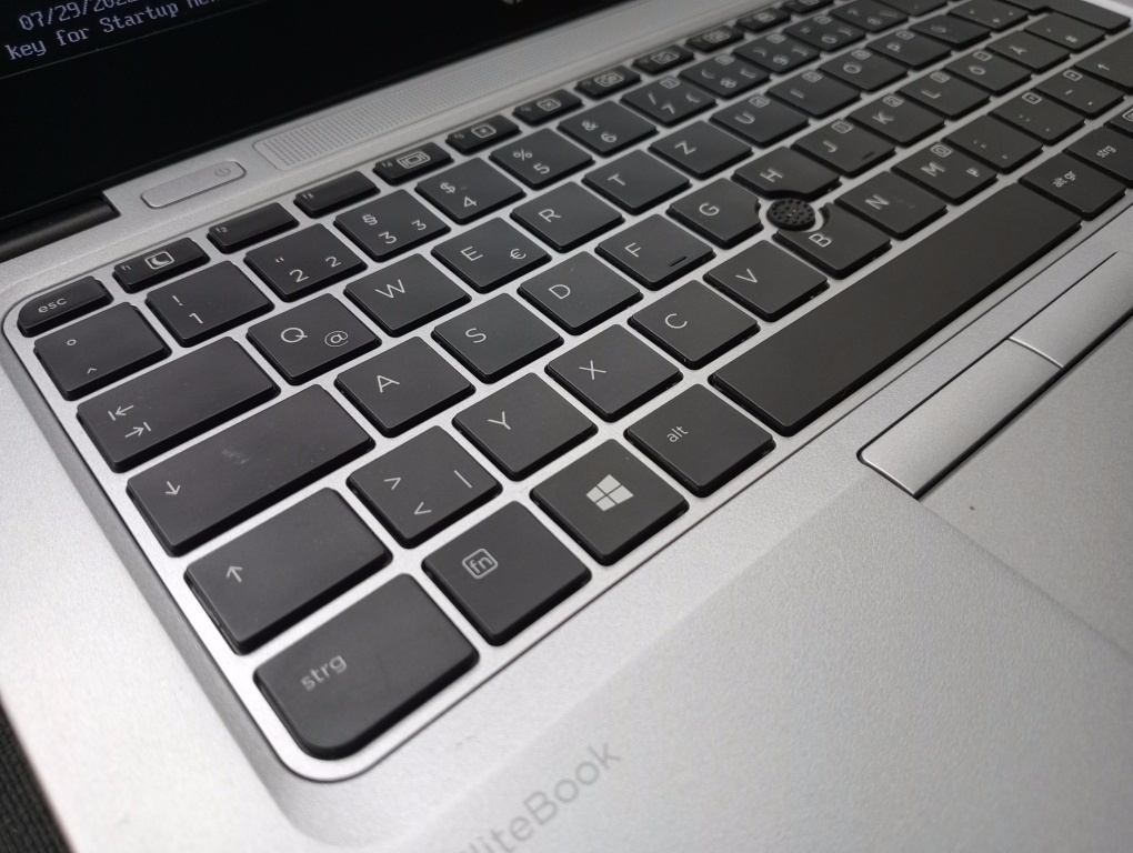 HP elitebook 725 G4 , AMD A10 quad core ,8gb ram ,ssd + hdd - 3