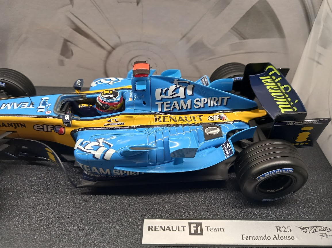 VÝMĚNA / PRODEJ F1 RENAULT R25 2005 ALONSO HOTWHEELS 1:18 - 3