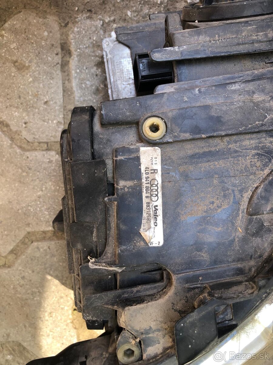 Predám pravý predný svetlomet Audi Q7 (4L) - 3