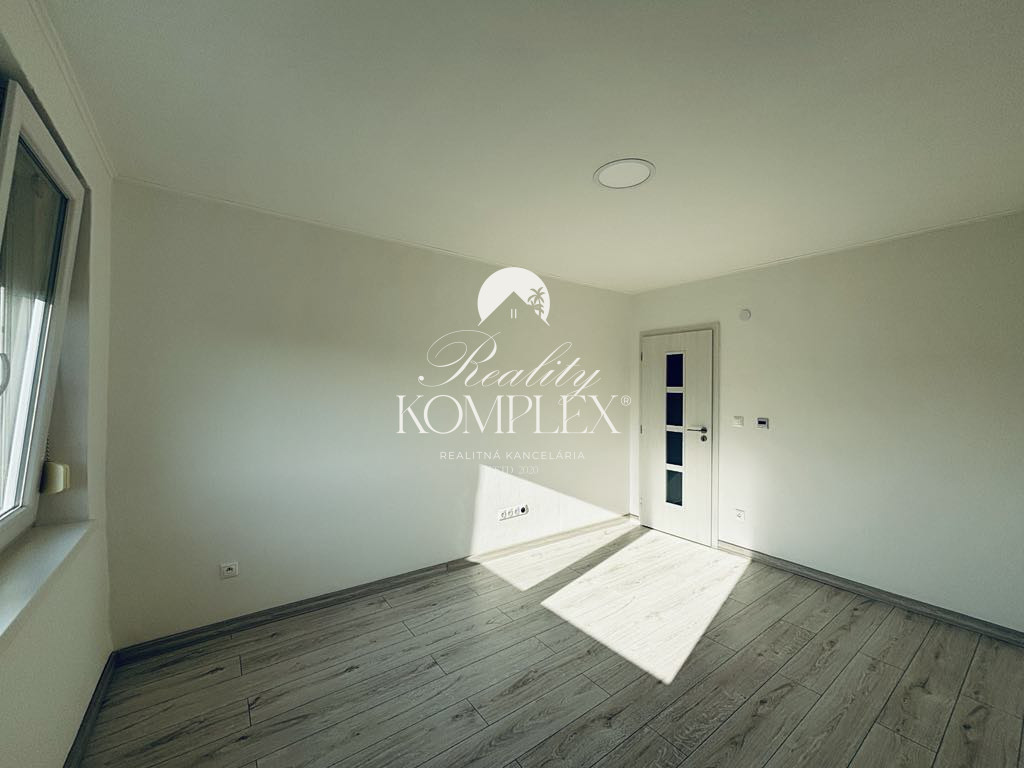 Reality KOMPLEX s.r.o. Vám ponúka EXKLIZÍVNE na predaj kompl - 3