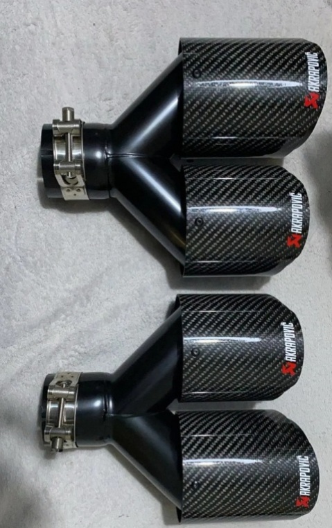 Nerezová  koncovka  výfuku  Carbon dizajn s logom Akrapovič - 3